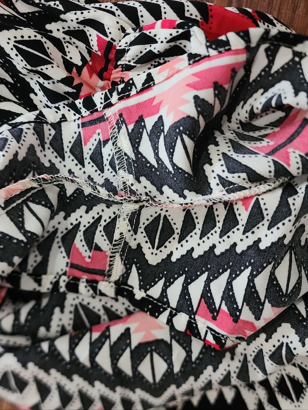 Charlotte Russe Junior's Sleeveless Caged Back Aztec Print Romper Medium M - Picture 7 of 9